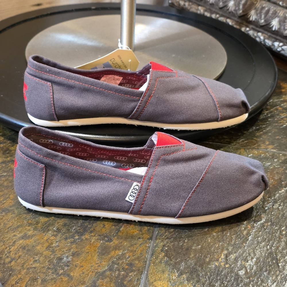 Toms Audi Limited Edition (Ash/Red) Slip-On Shoes. Men's 7.5.  NWT.